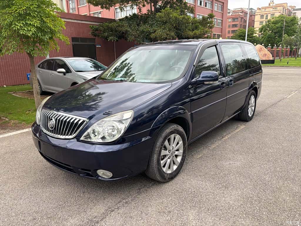 Buick GL8, 2013 1