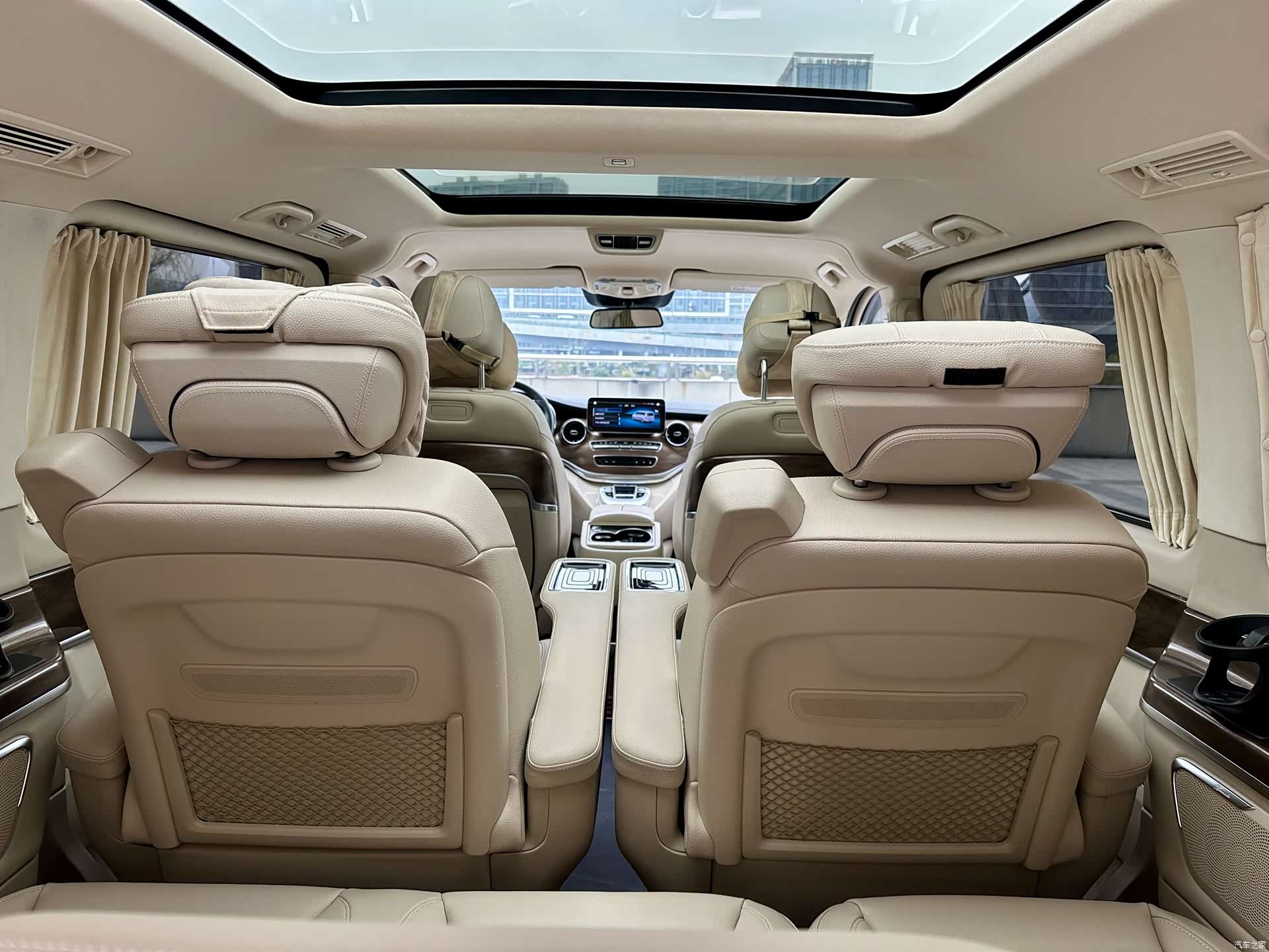 Mercedes-Benz V-Class, 2022 13