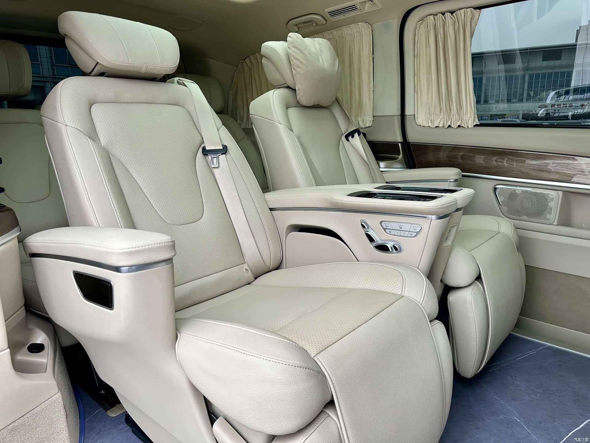 Mercedes-Benz V-Class, 2022 10