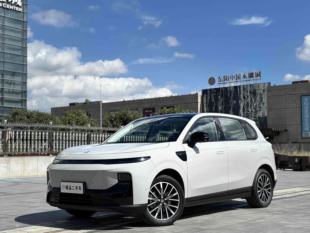 Leapmotor B10