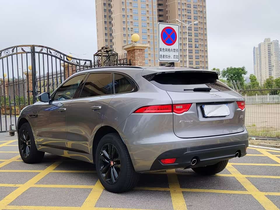 Jaguar F-PACE