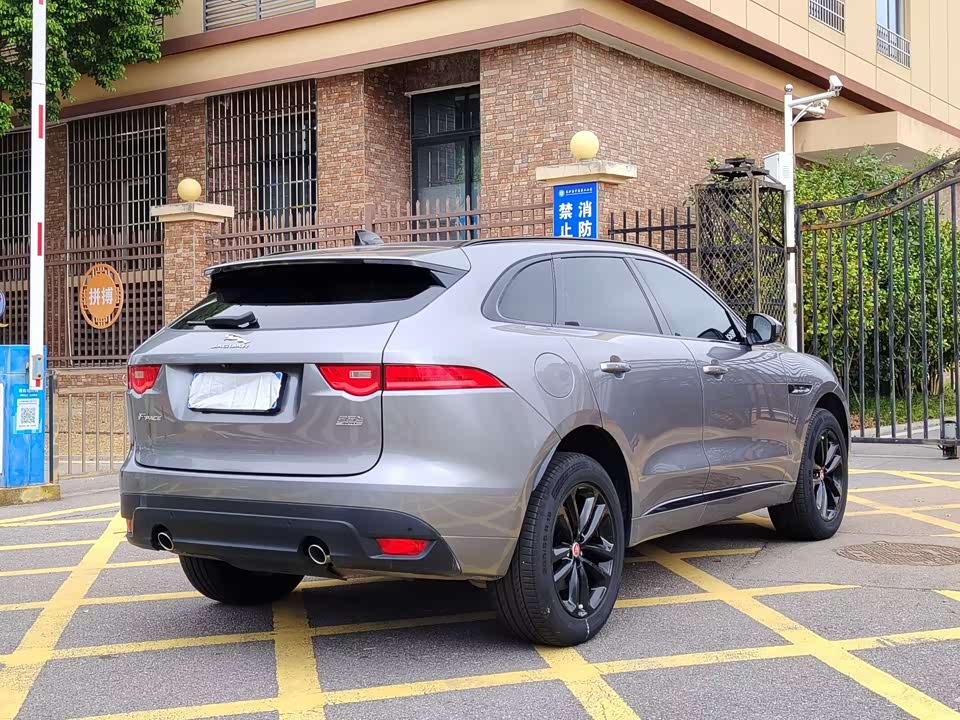Jaguar F-PACE