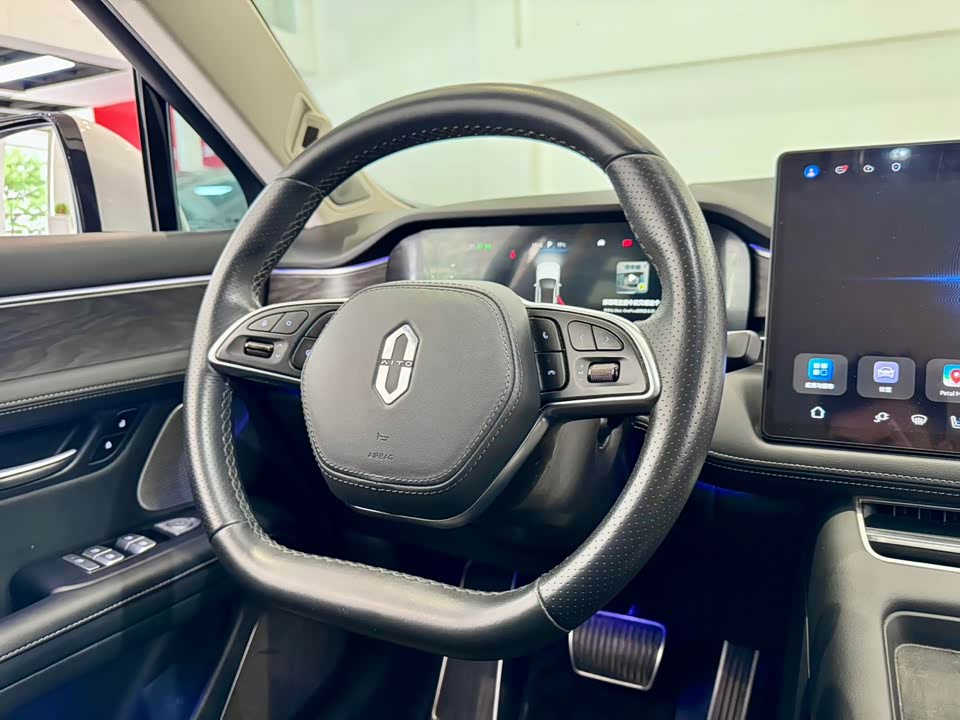 AITO Ask the world M5