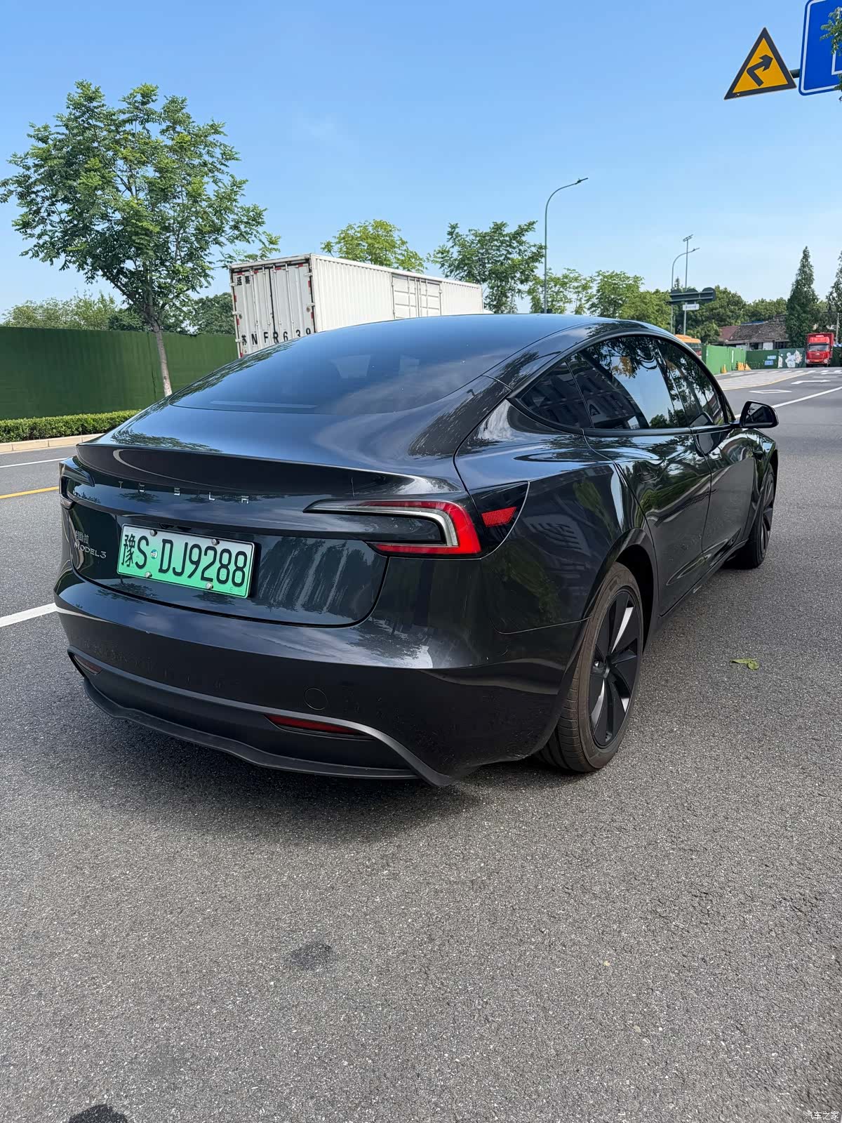 Tesla Model 3, 2025 все фото