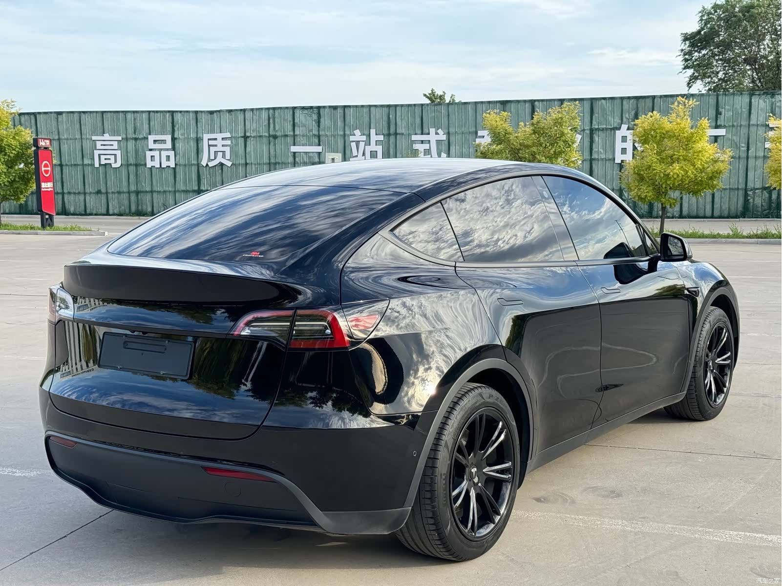 Tesla Model Y, 2023 19