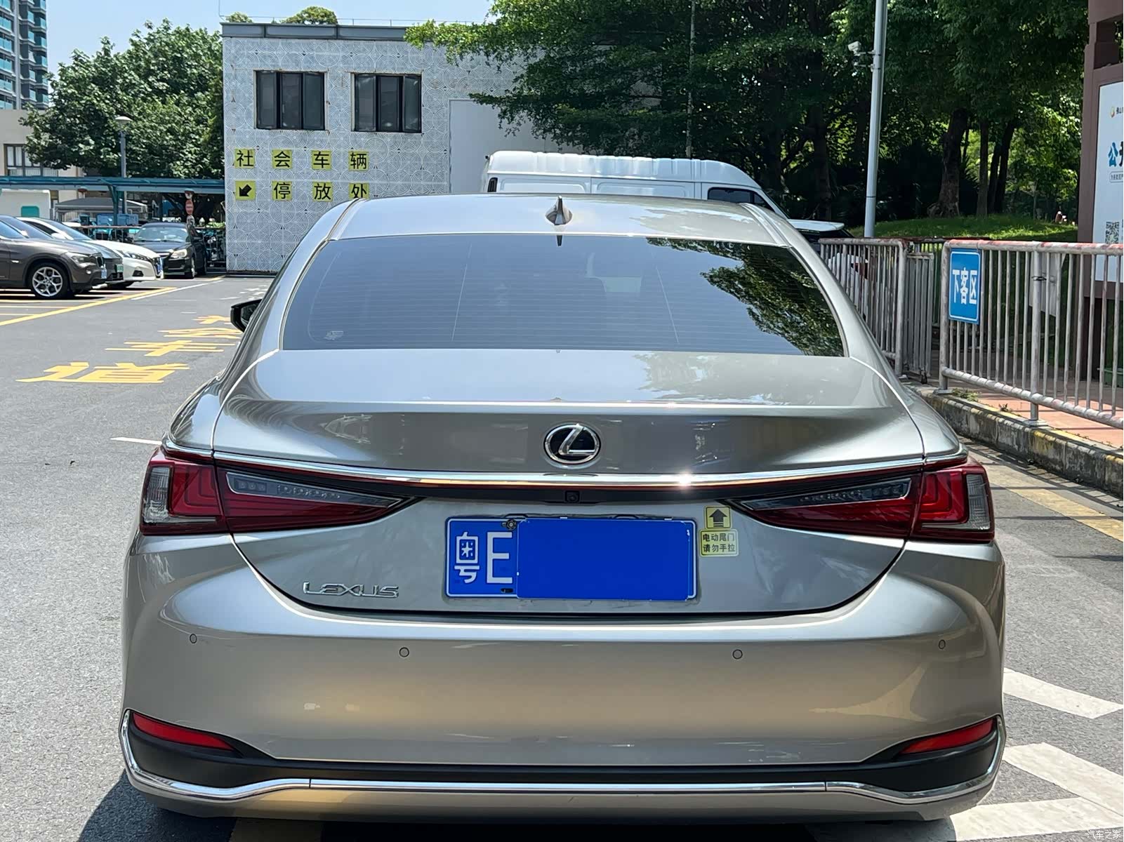 Lexus ES, 2023 3
