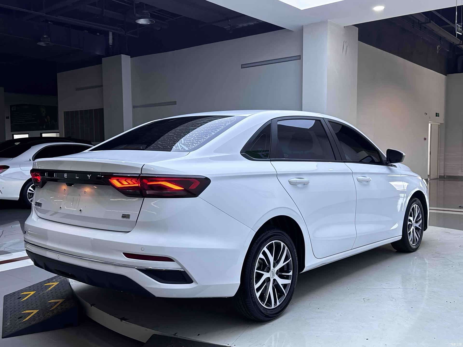 Geely Emgrand, 2023 6