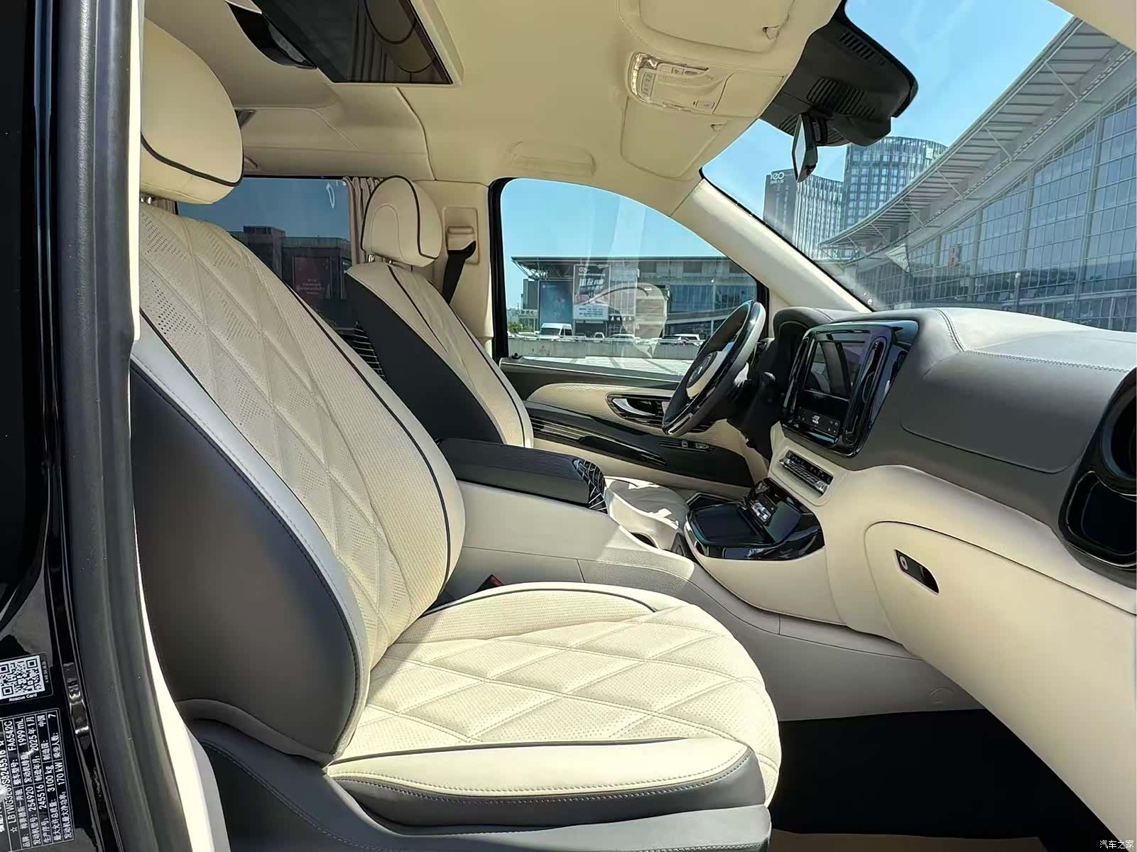Mercedes-Benz 7, 2025 8
