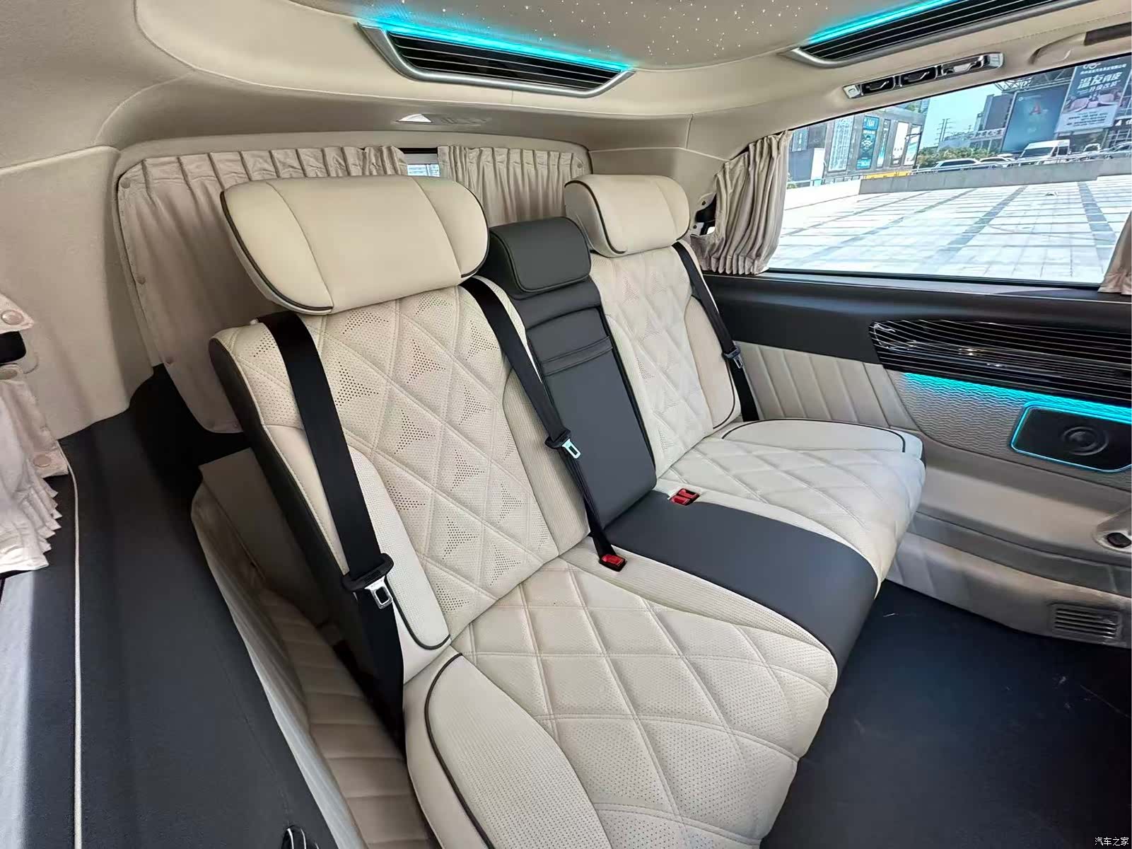 Mercedes-Benz 7, 2025 10