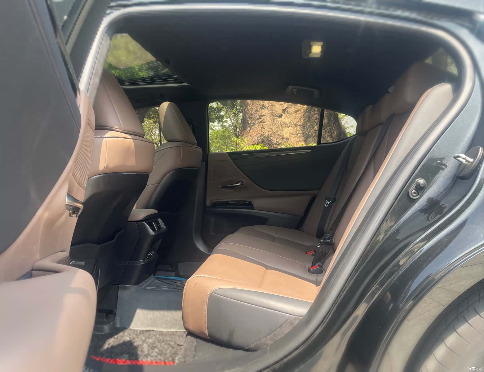 Lexus ES, 2023 12
