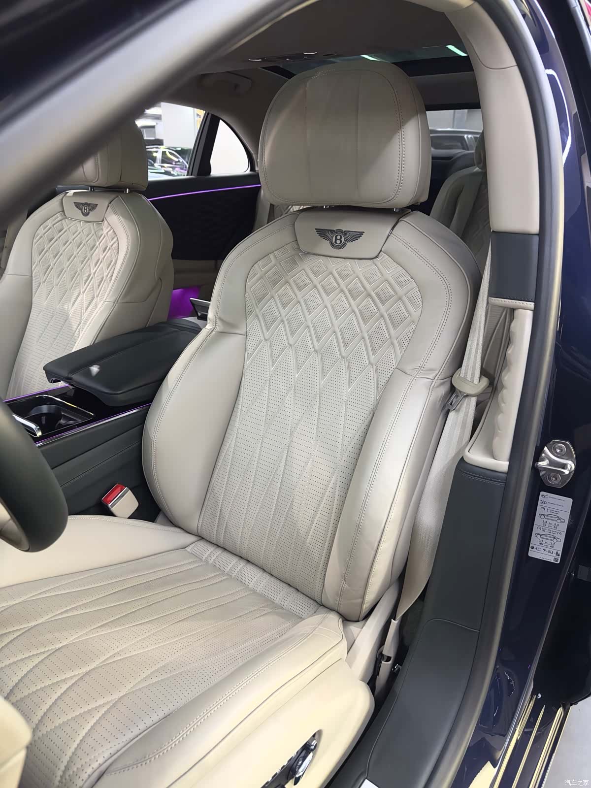 Bentley Flying Spur, 2022 11