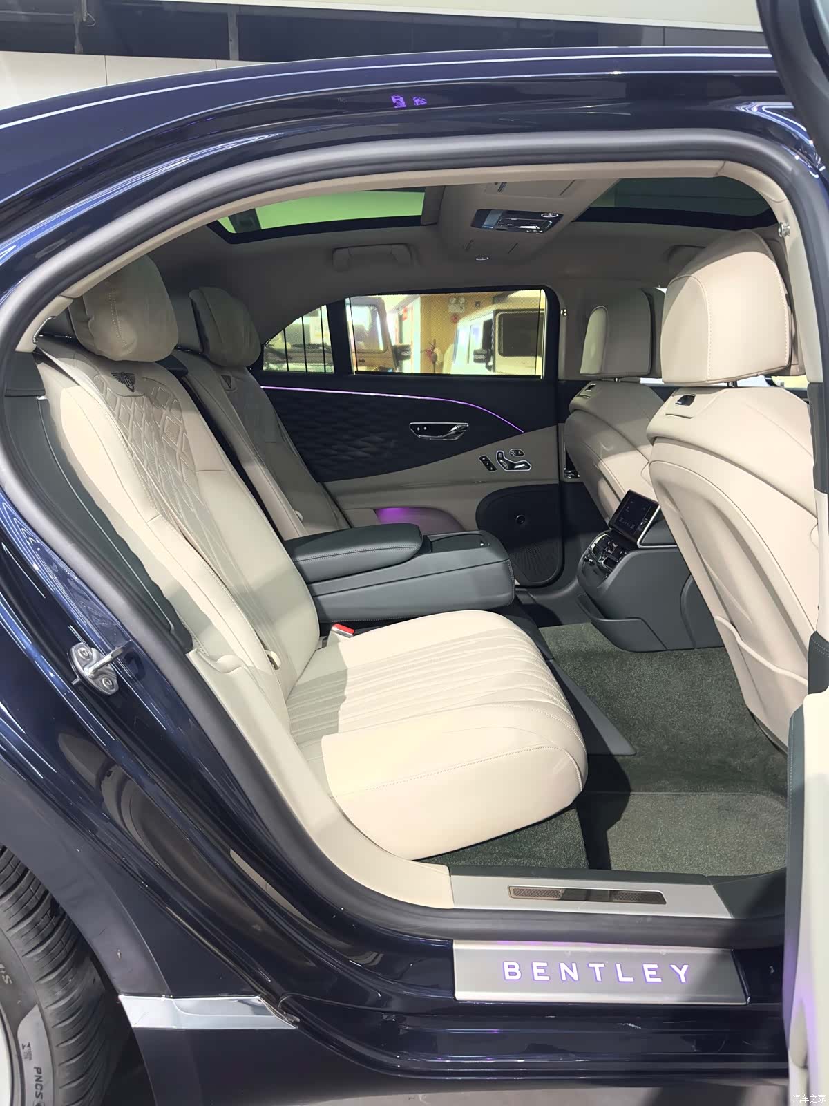 Bentley Flying Spur, 2022 15