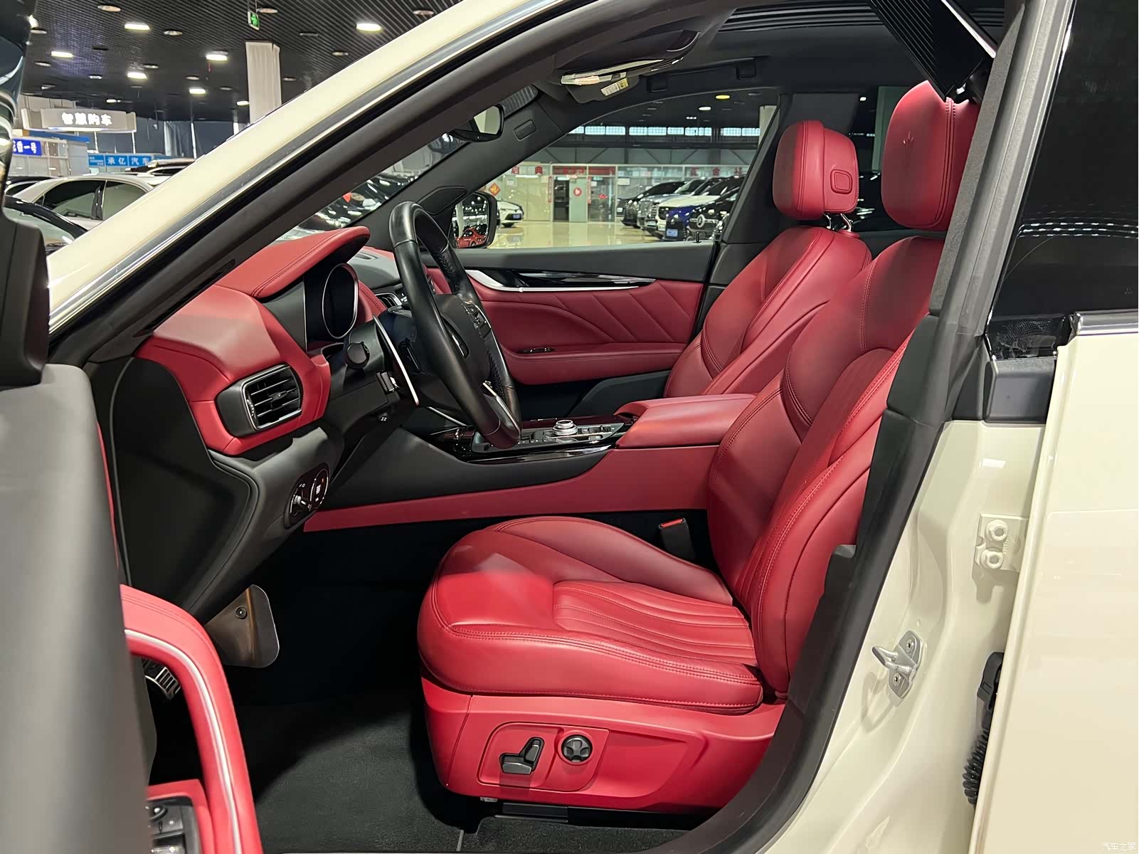 Maserati Levante, 2020 12
