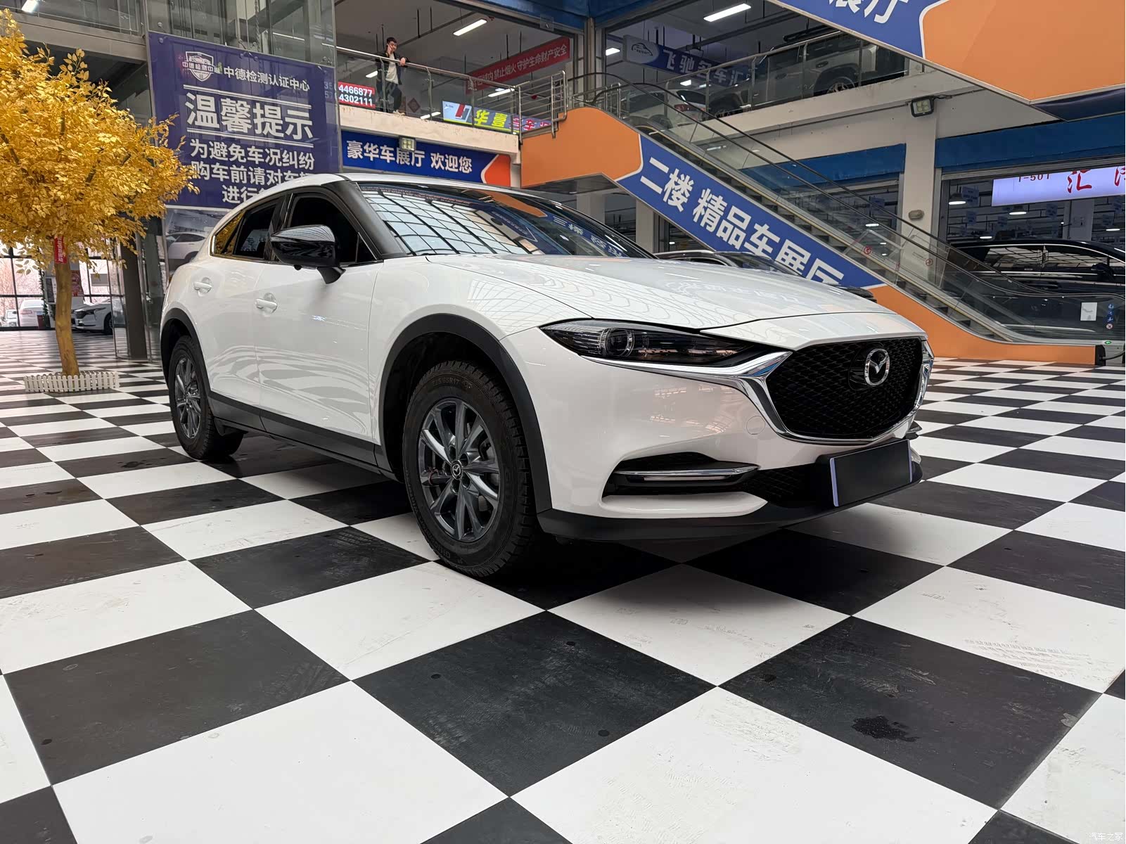 Mazda CX-4, 2023 3
