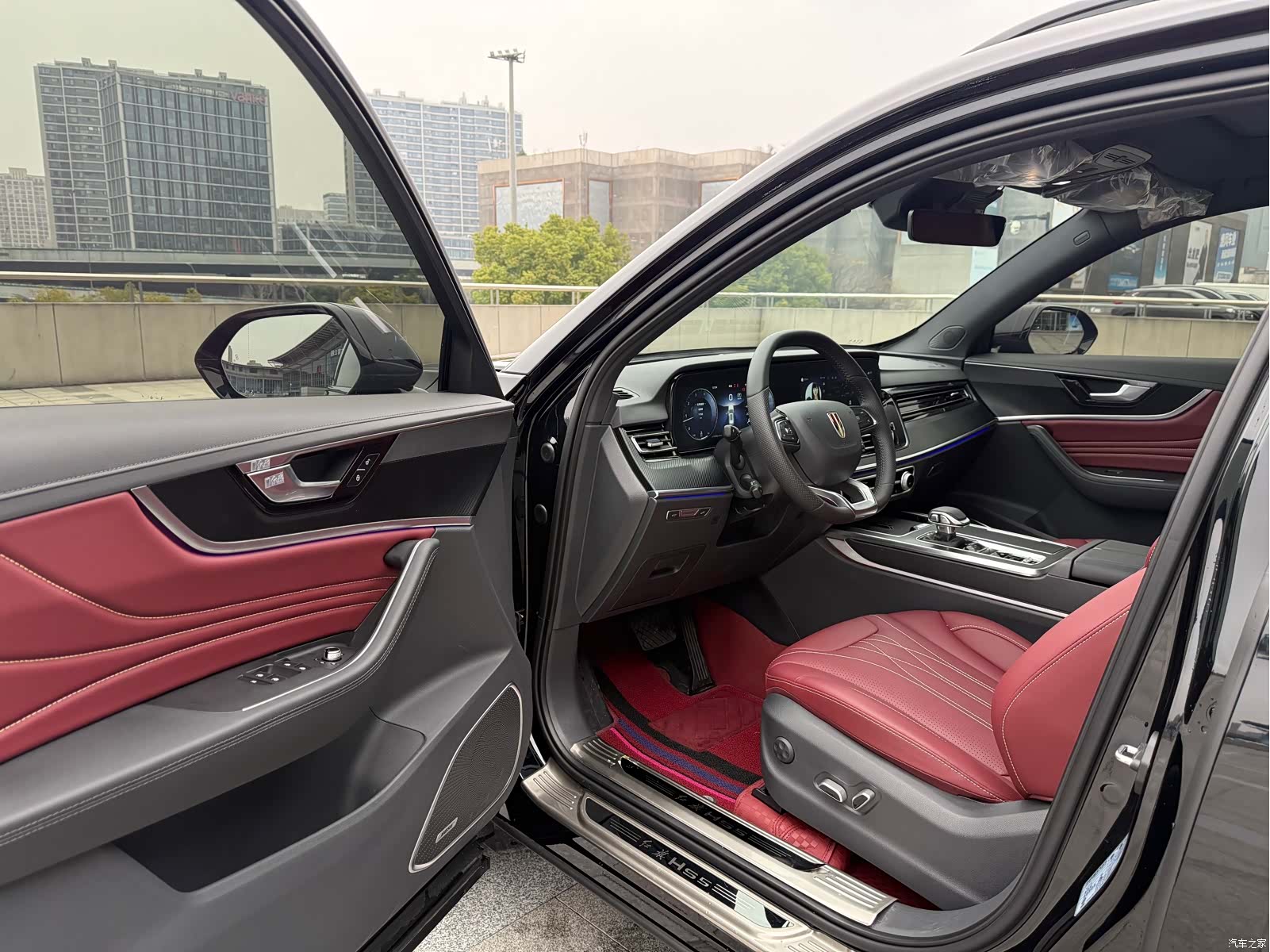 Hongqi HS5, 2025 12