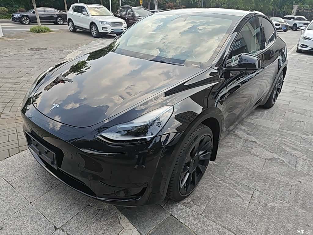 Tesla Model Y, 2024 1