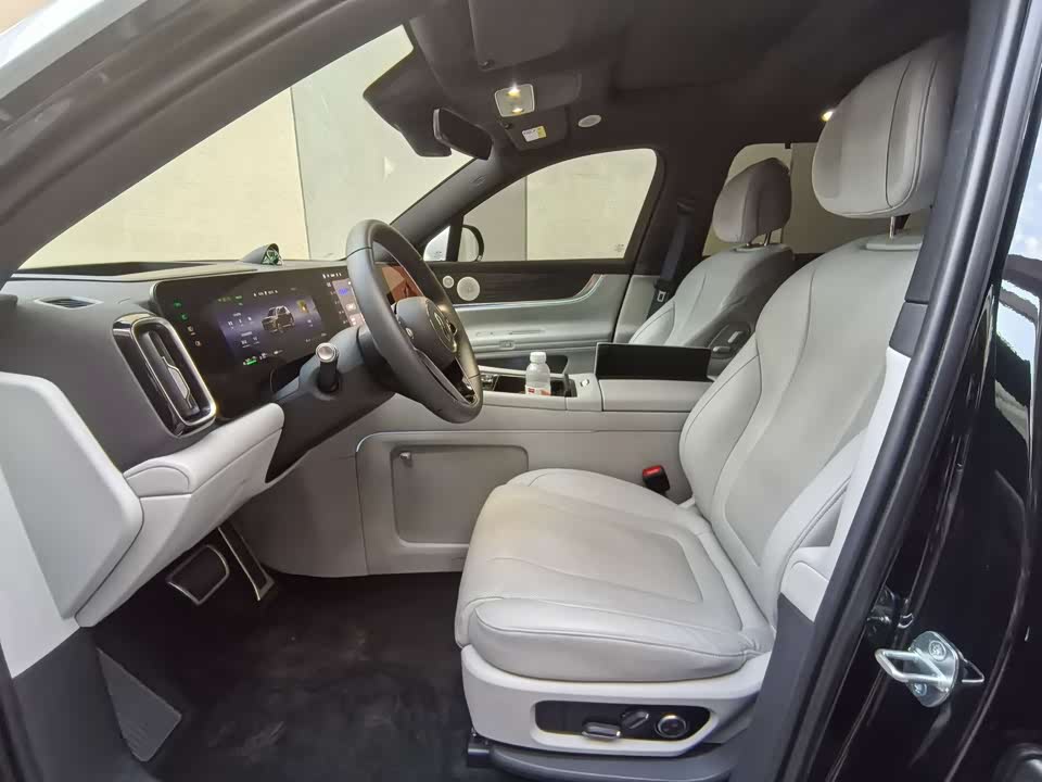 AITO Ask the world M9