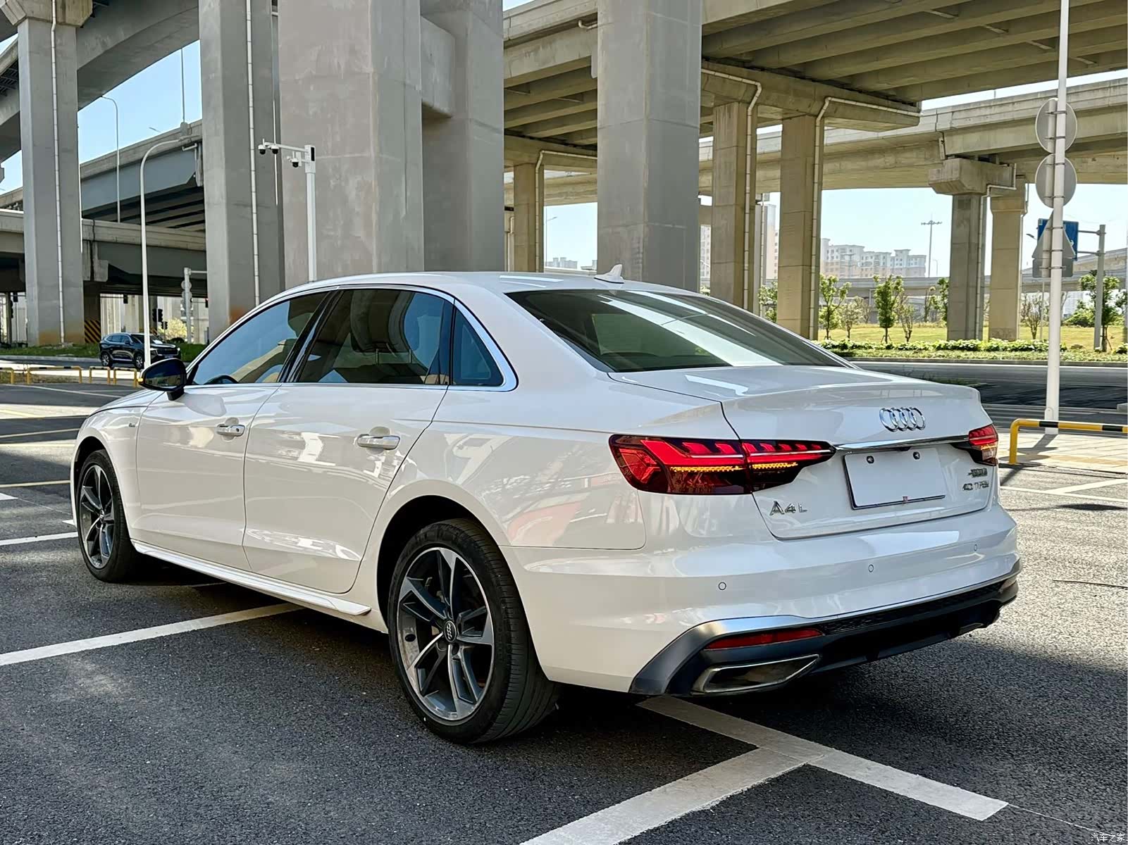 Audi A4L, 2021 7