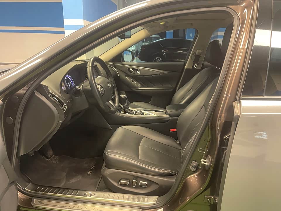 Infiniti Q50L