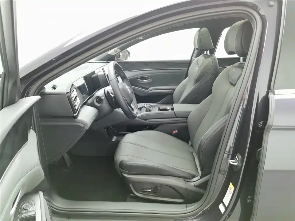 BYD Qin L BYD Qin L