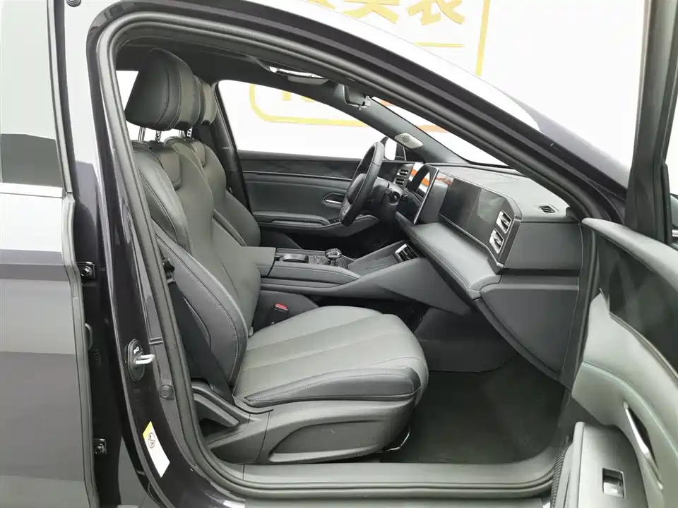 BYD Qin L BYD Qin L