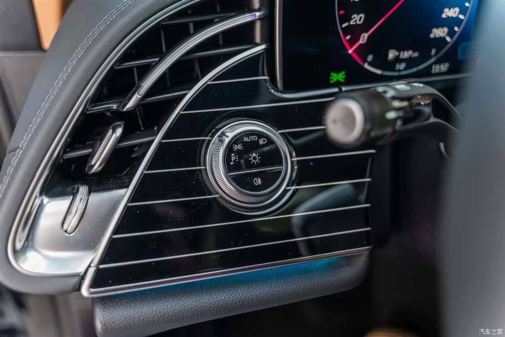 Mercedes-Benz E-Class, 2025 21
