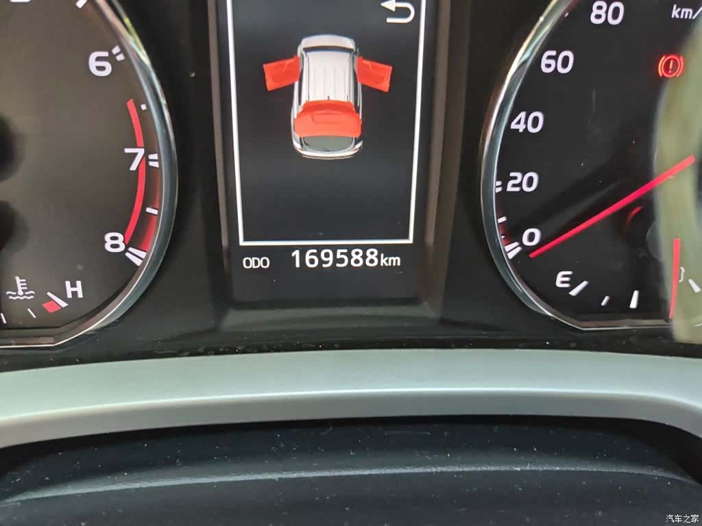 Toyota RAV4, 2018 все фото