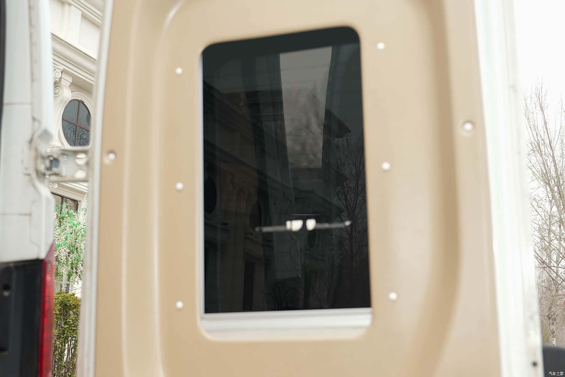 Maxus V90, 2021 31