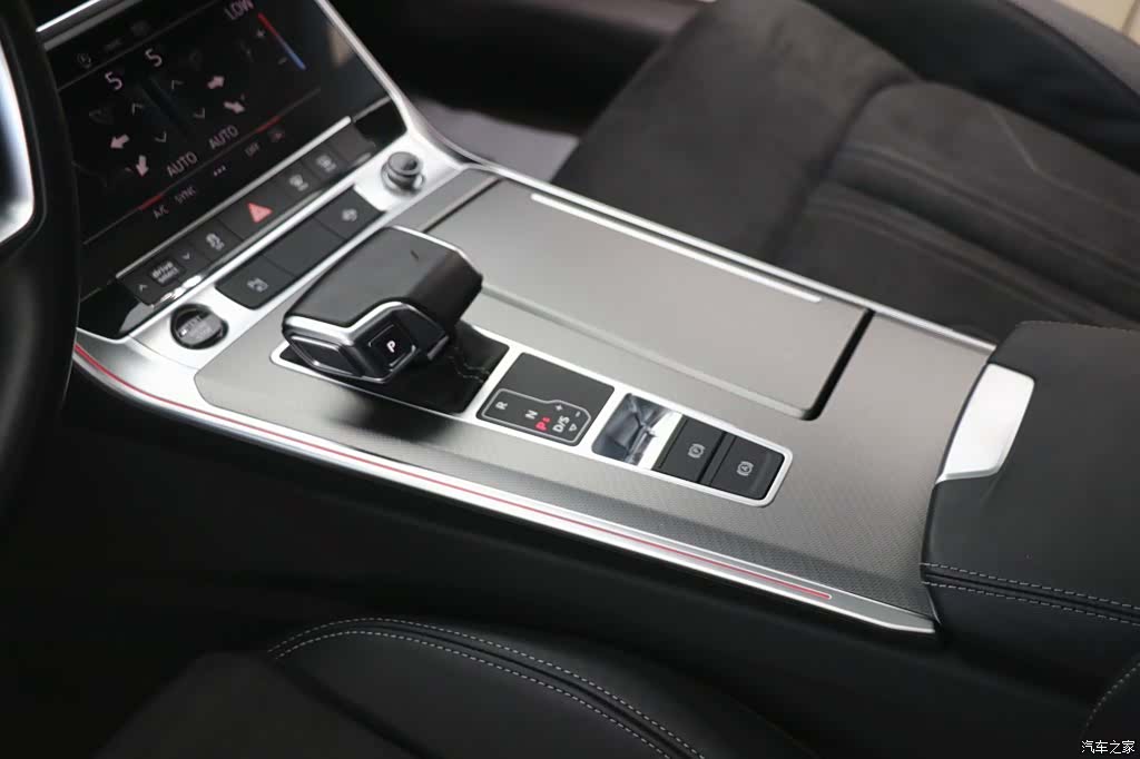 Audi A7L, 2024 14