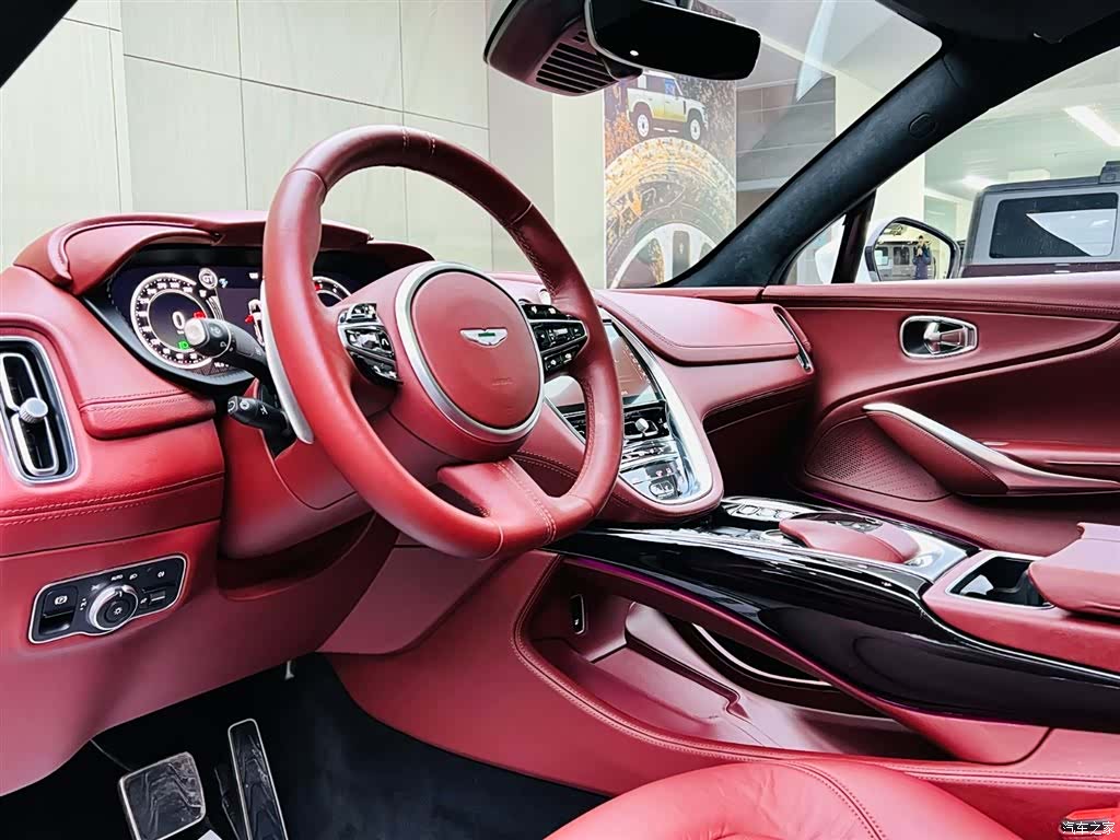 Aston Martin DBX, 2021 8