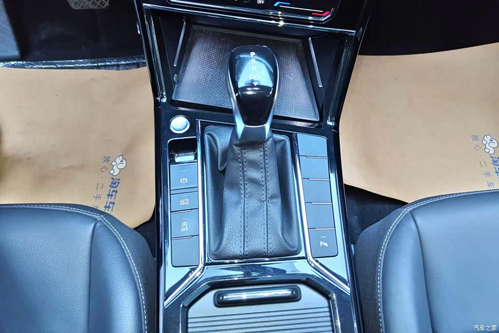 Volkswagen Passat, 2023 16