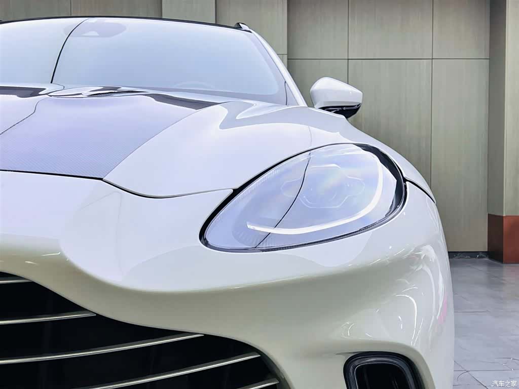 Aston Martin DBX, 2021 7