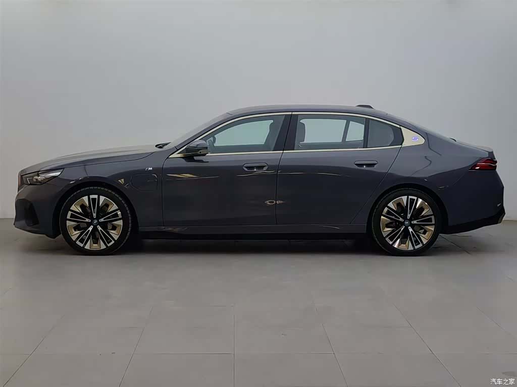 BMW i5, 2025 3