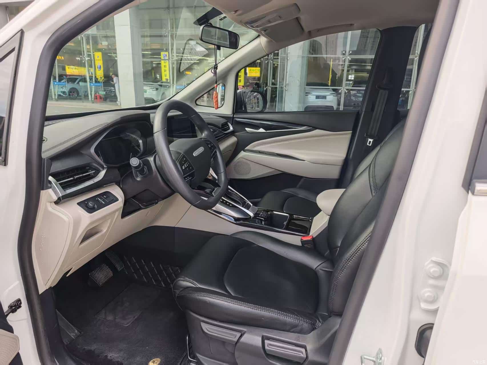 Maxus EUNIQ, 2021 8