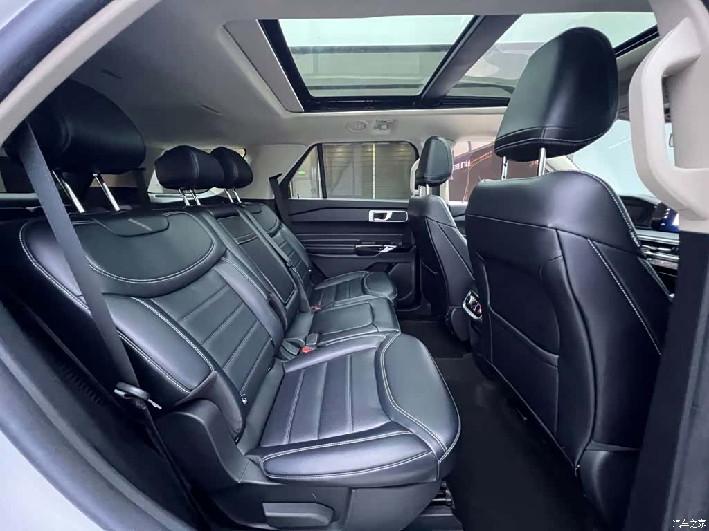Ford Explorer, 2023 19