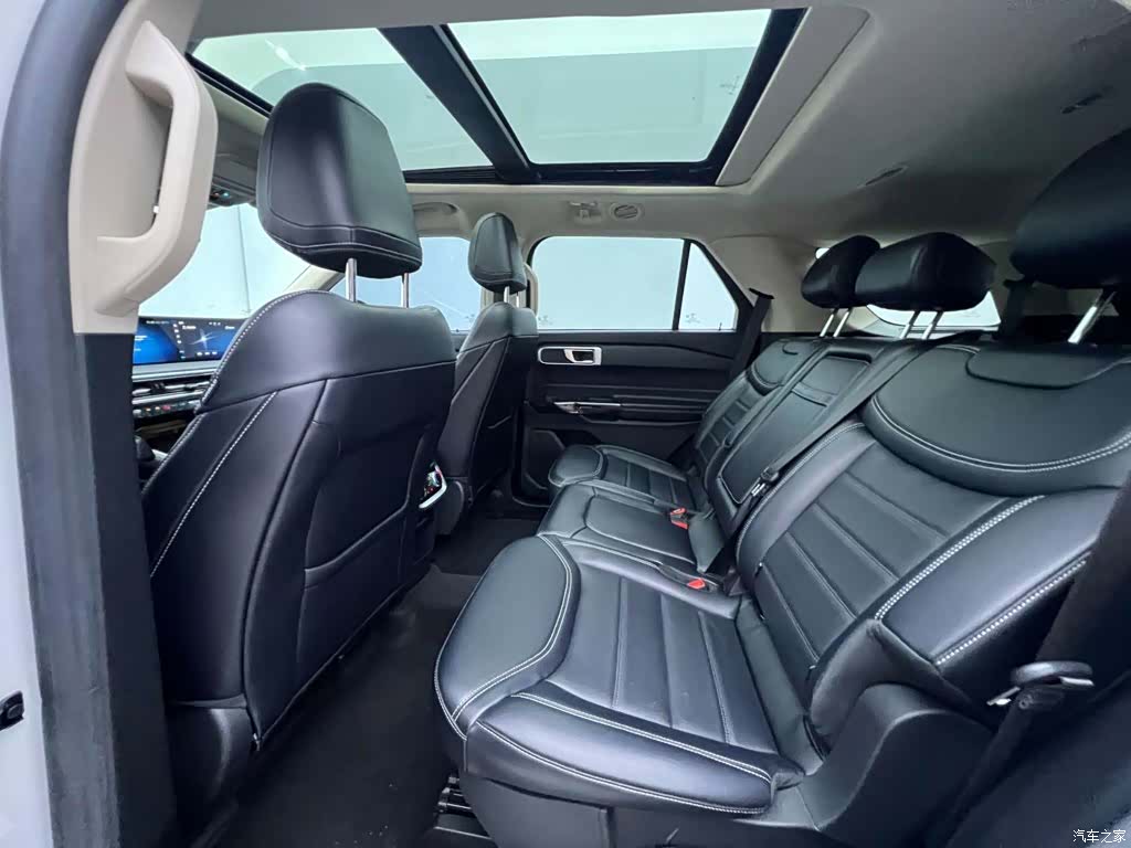Ford Explorer, 2023 18