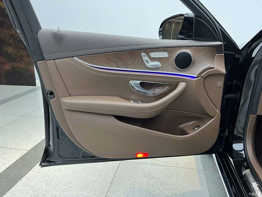 Mercedes-Benz E-Class, 2019 19