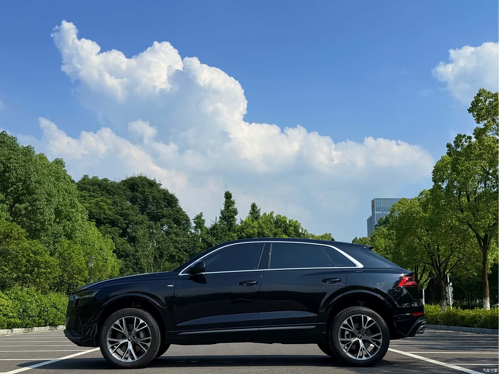 Audi Q8, 2024 3