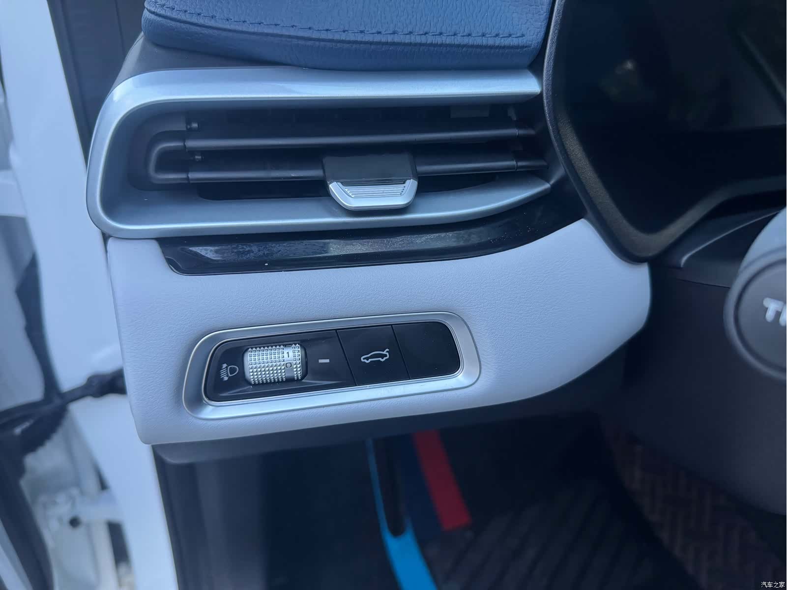 Geely Emgrand, 2022 9