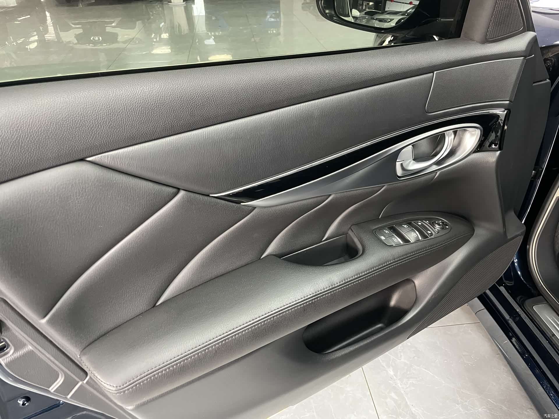 Infiniti Q70, 2017 7