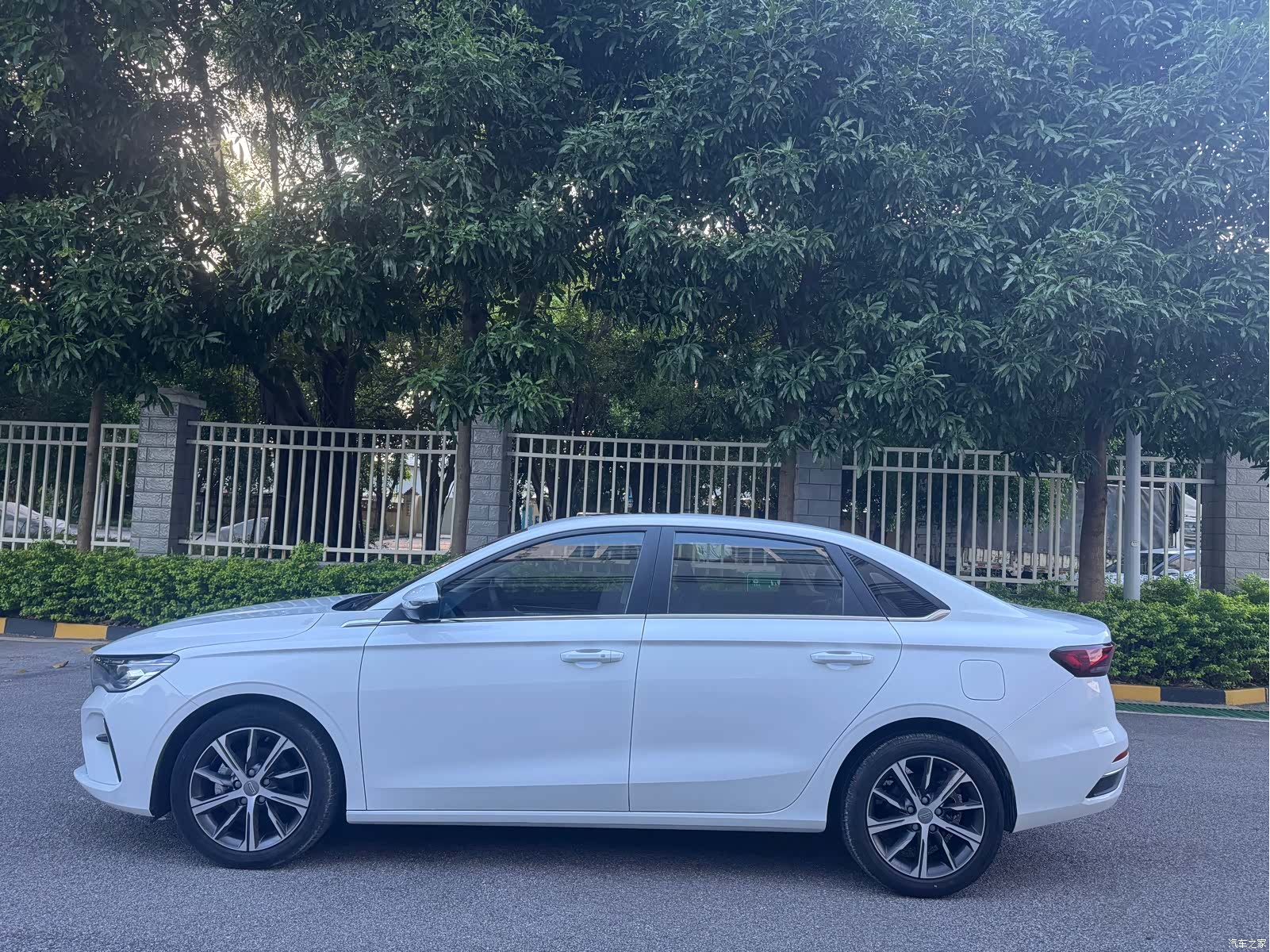 Geely Emgrand, 2022 14