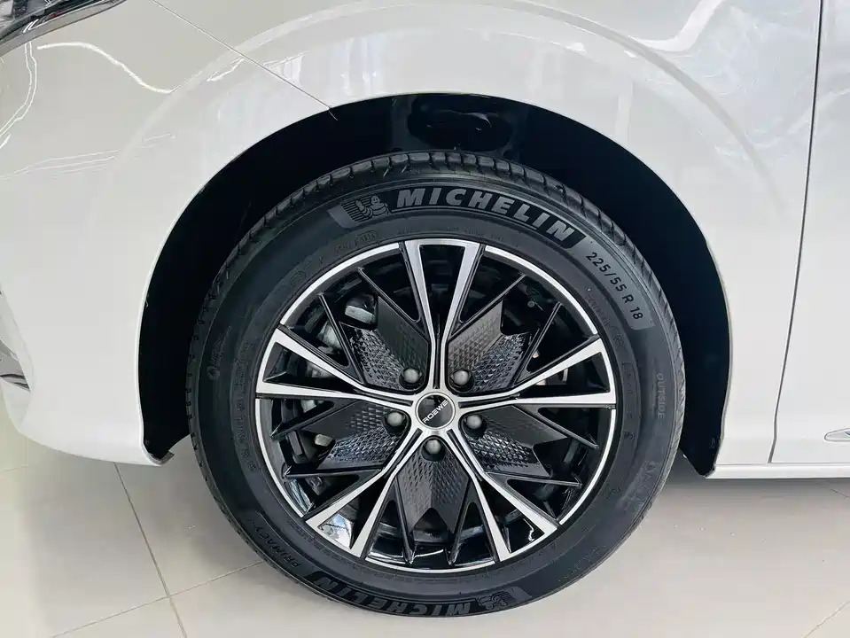 Roewe iMAX8