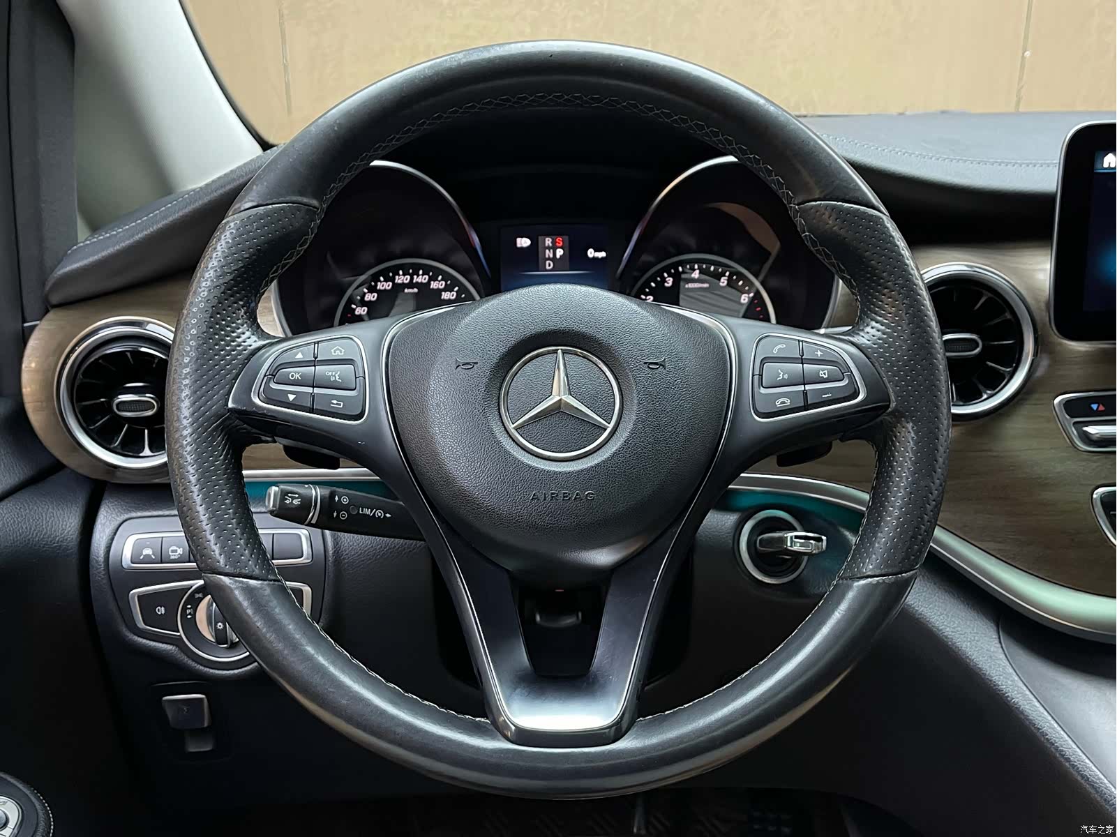 Mercedes-Benz V-Class, 2020 11