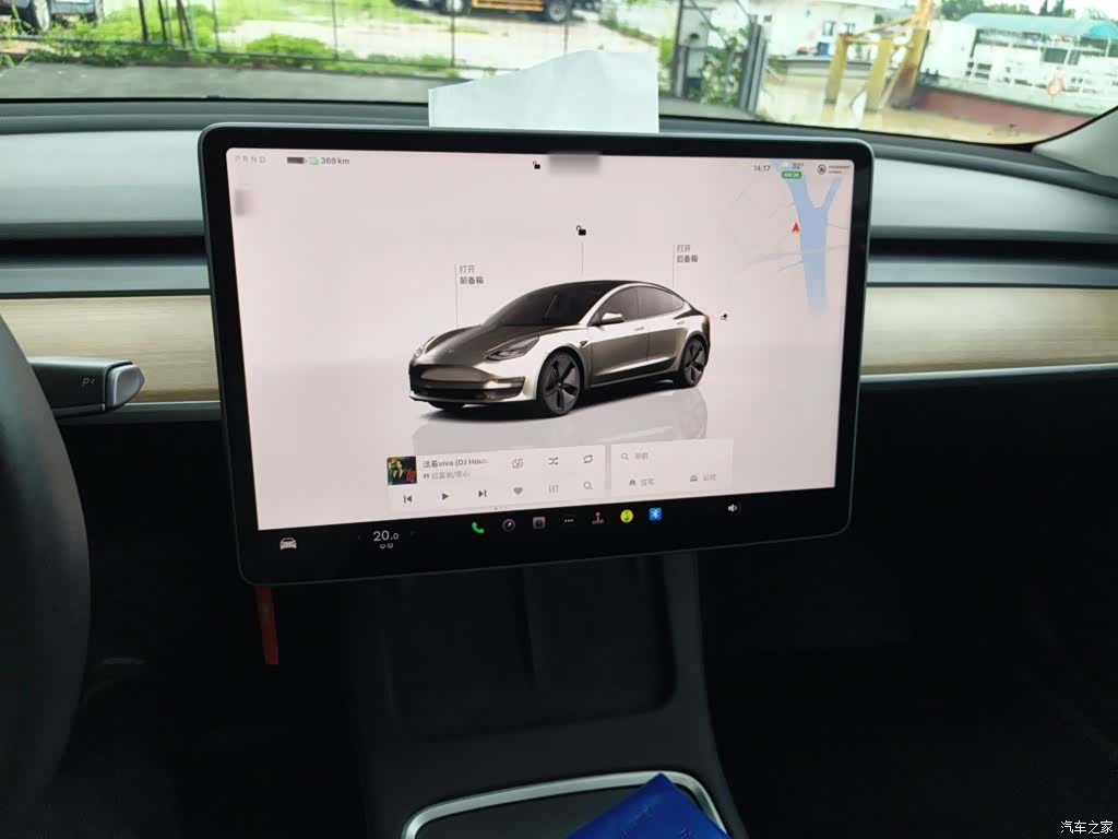 Tesla Model 3, 2022 4