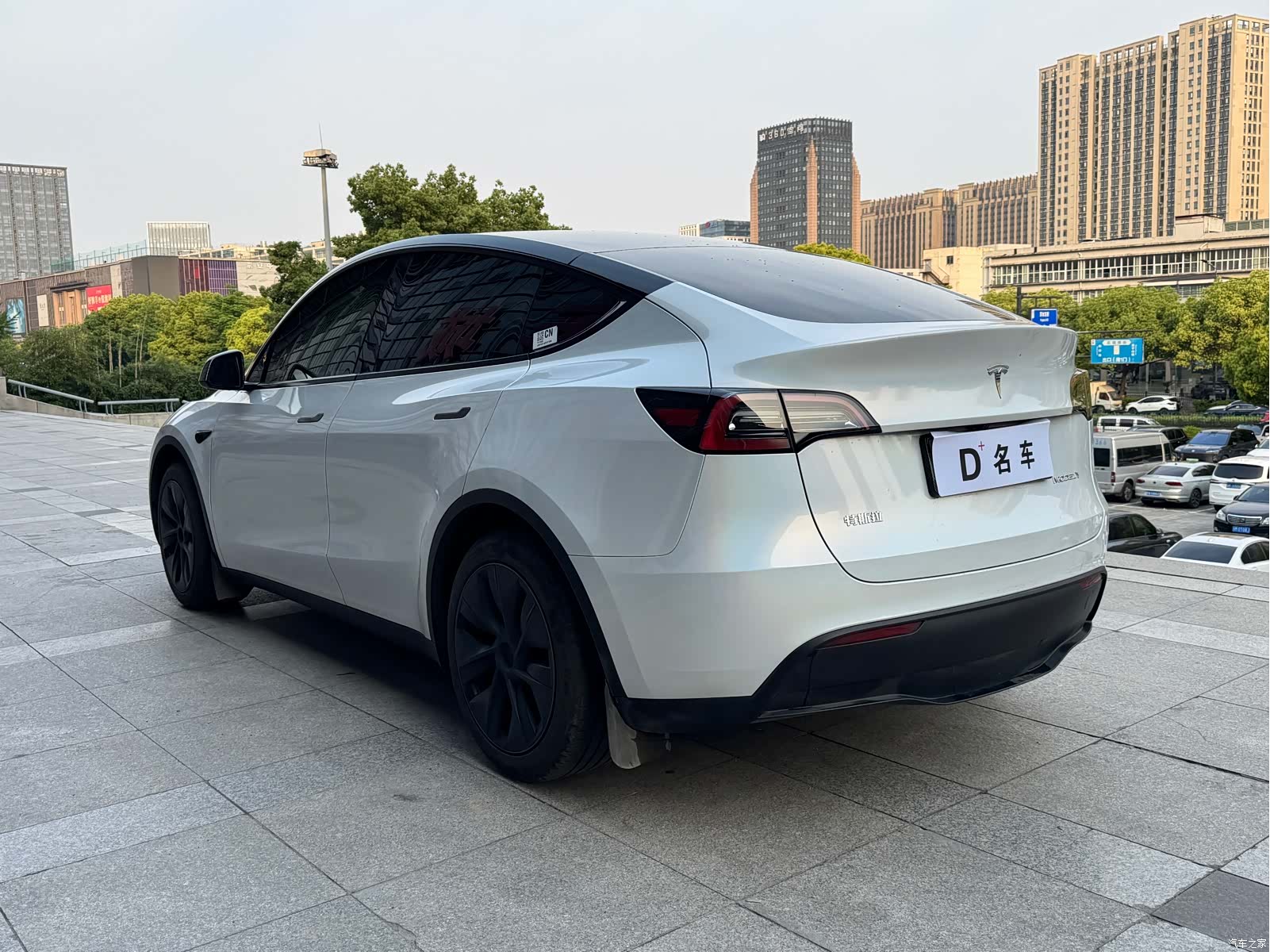 Tesla Model Y, 2024 6