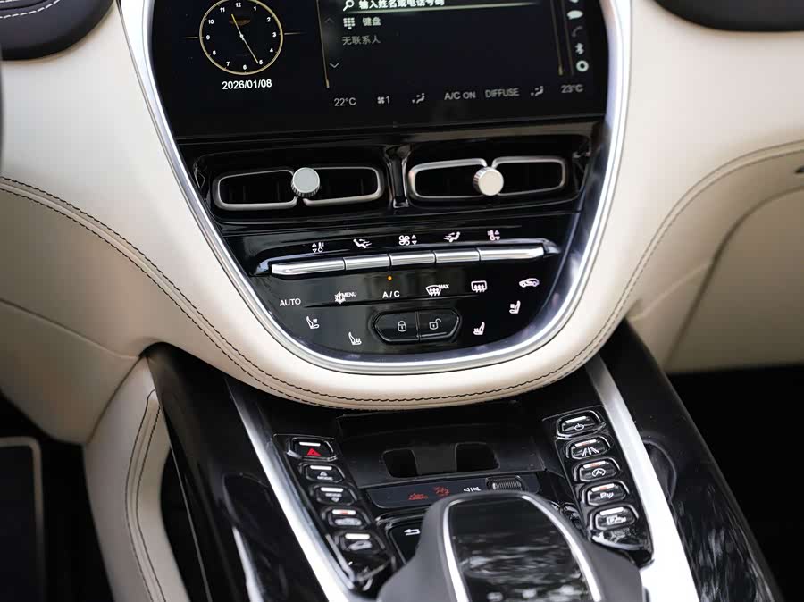 Aston Martin DBX 2023, фото 18