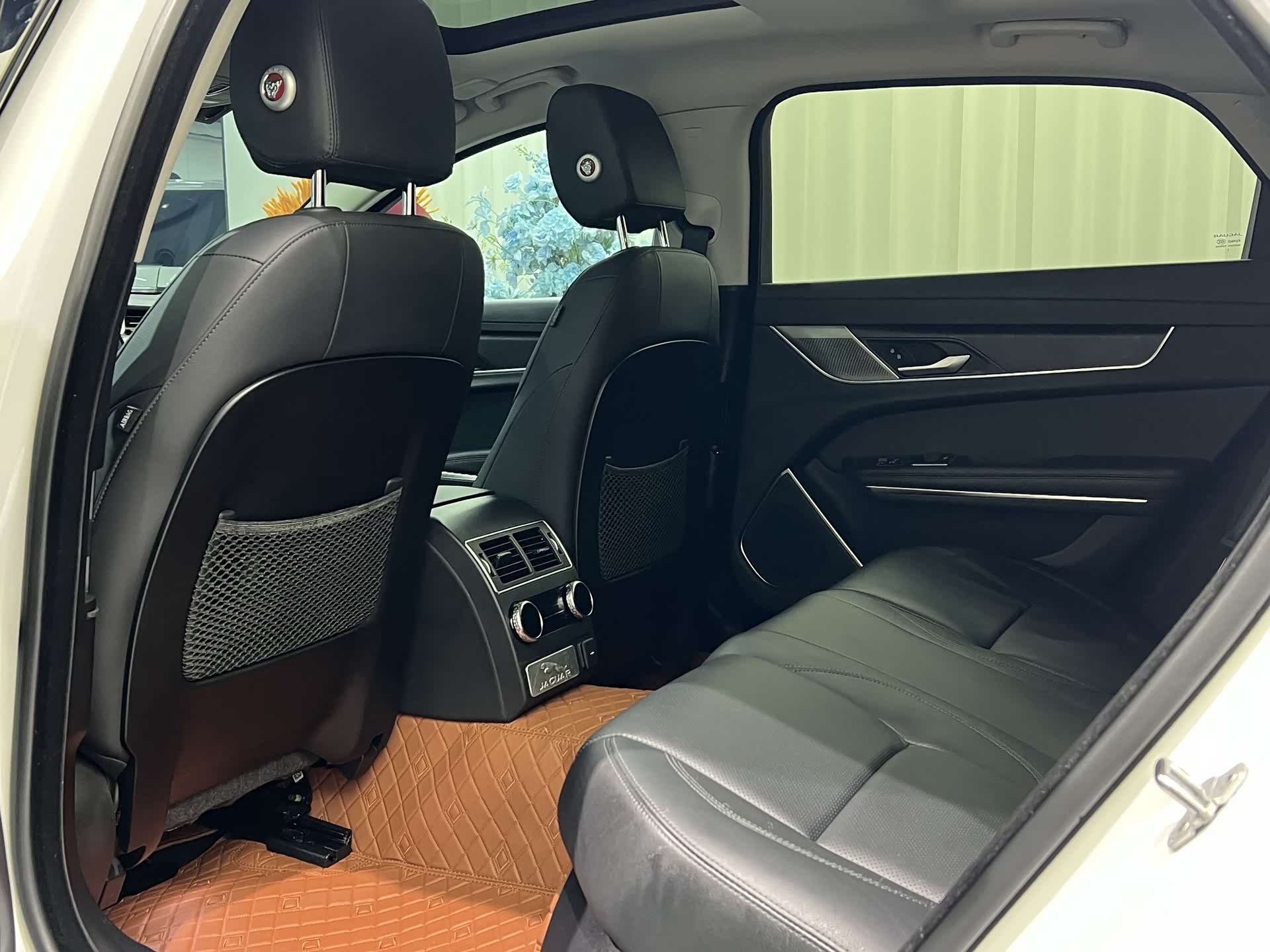 Land Rover P250, 2021 7