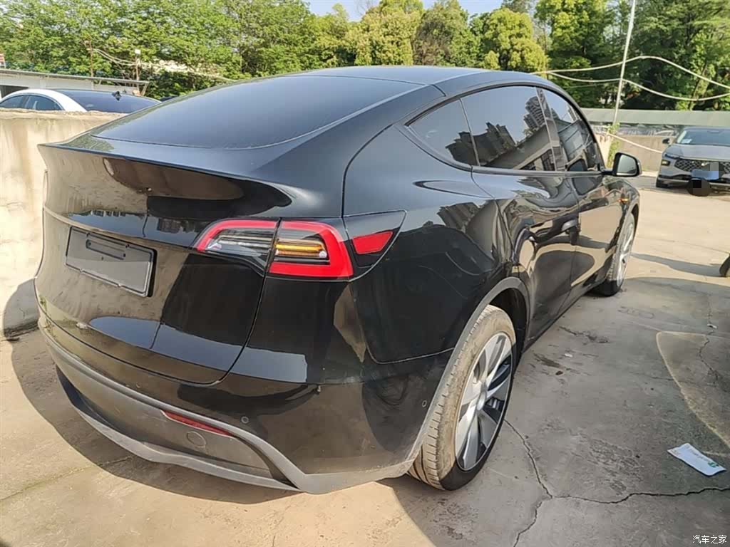 Tesla Model Y, 2023 7