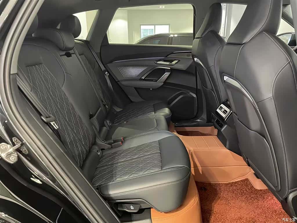 Audi Q5L, 2026 8