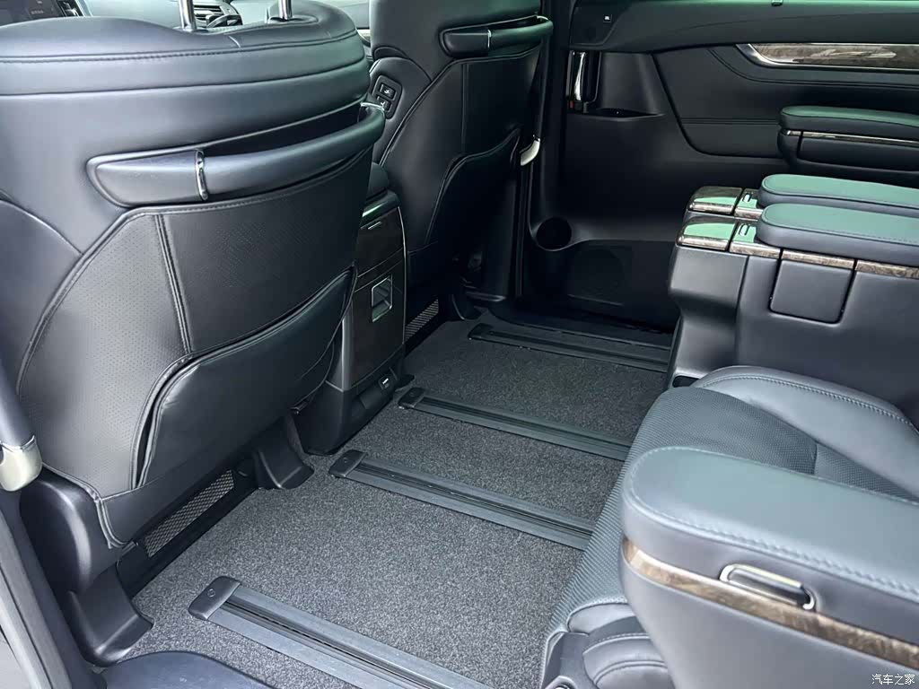 Toyota Vellfire, 2023 11
